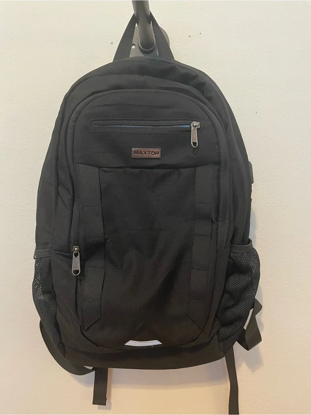 Black Men's Backpack – Versatile Everyday Carry
